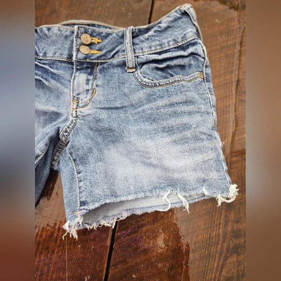 👸🩳 Denim shorts in size 5 by Decree - Picture 8 of 13